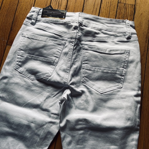 New! Refuge Skinny Boyfriend Distressed Jeans - Picture 4 of 6